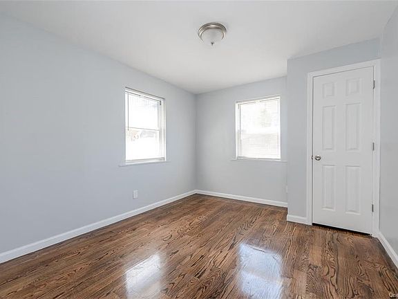 4th image of 2565 Laconia Ave #1