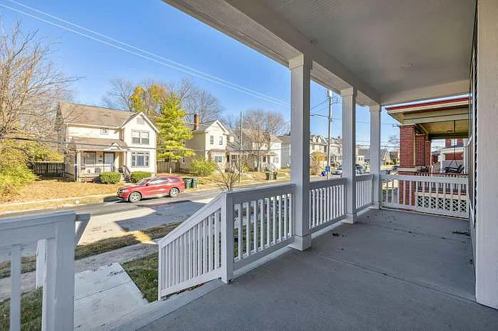 4 bed, 3.5 bath, 2392 sqft, $3,500 — Photo 4