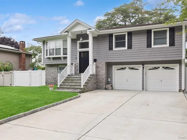 162 Stuyvesant Road, Oakdale, NY 11769