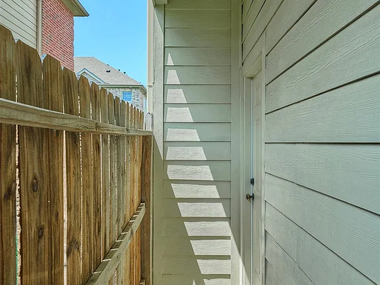 2726 Misty Heath Ln — Photo 34