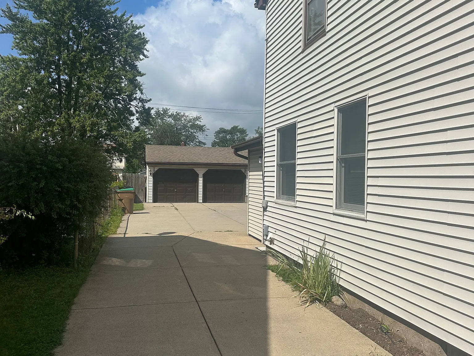 2 bed, 1.5 bath, 1300 sqft, $1,500 — Photo 2