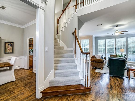 5th image of 802 Woodcrest Ct