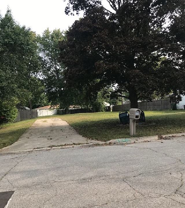 2nd image of 304 SW H St