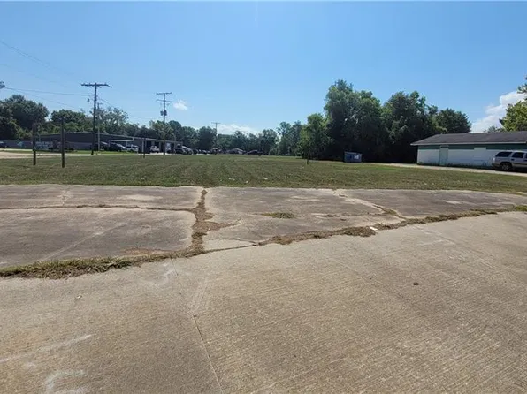 519 Tunica Dr E, Marksville, LA 71351