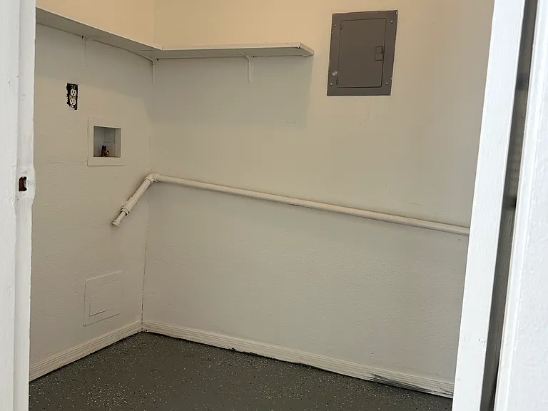 Laundry Hookups and Storage