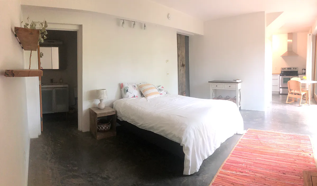 open concept studio bedroom - 27 Chateau Pl