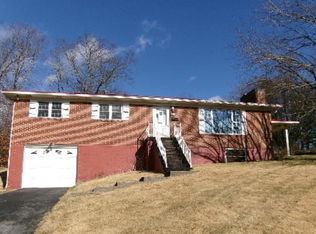 1408 Linden Ln, Oak Hill, WV 25901