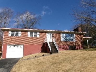 1408 Linden Ln, Oak Hill, WV, 25901