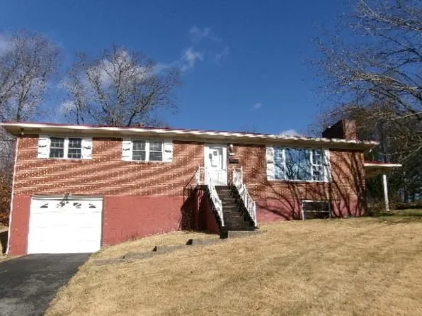 1408 Linden Ln, Oak Hill, WV 25901