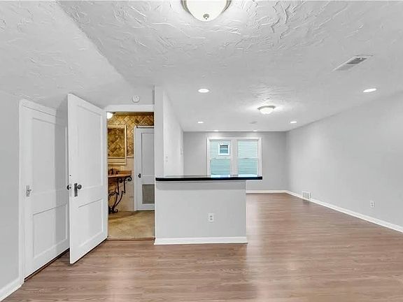 5th image of 8119 Bancroft Ave