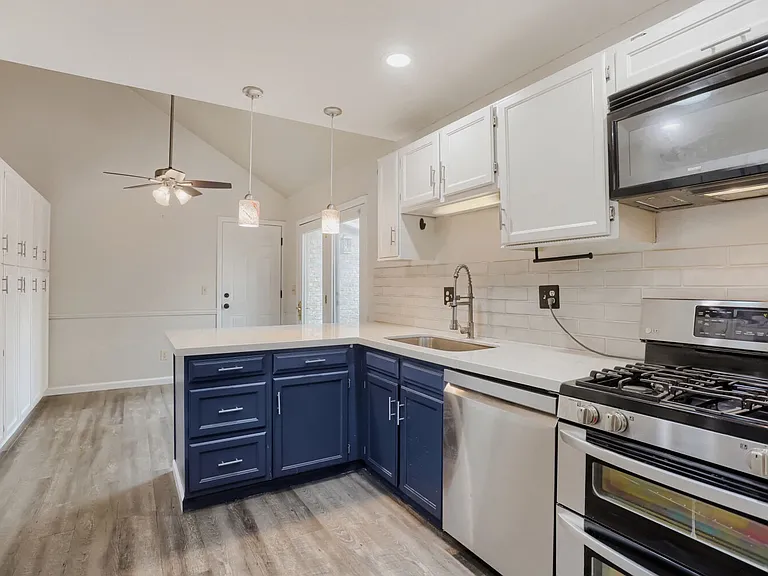 7718 S Cove Cir — Photo 9