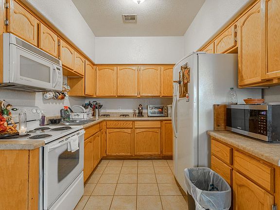 3rd image of 564 S Madison Ave