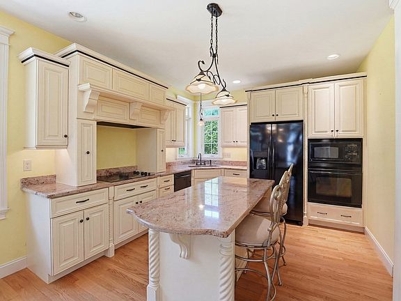 2nd image of 5 Gableview Ln