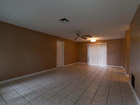 3rd image of 315 Marion Oaks Dr