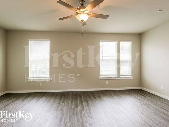 3rd image of 446 S Centro Cir