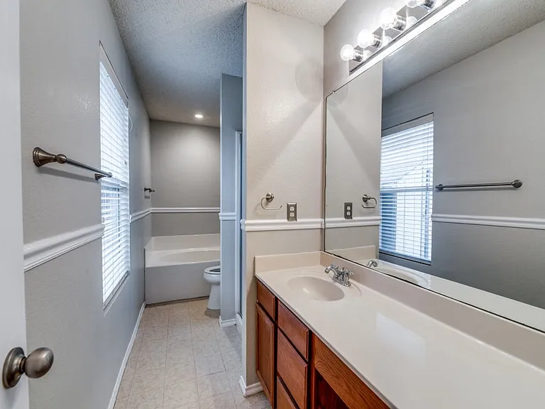 632 Condor Trl — Photo 11