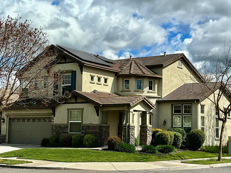 2099 Forest Glen Ct — Photo 1