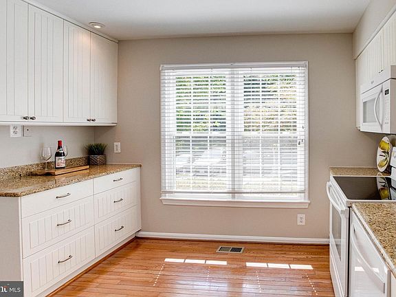 3rd image of 11962 Artery Dr
