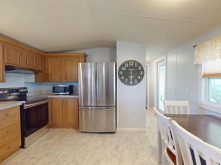 10728 Poplar St NE — Photo 8