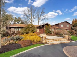 33 Etna Ln, Dix Hills, NY 11746