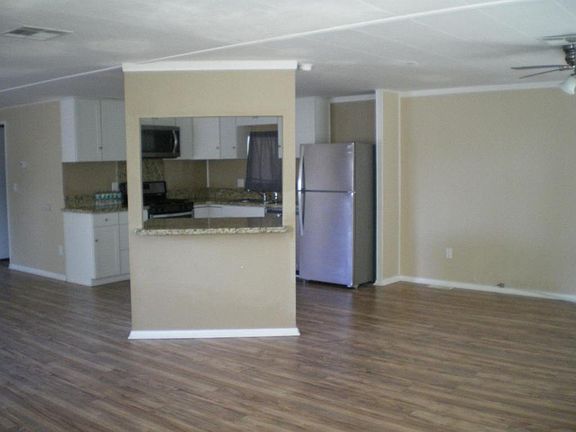 5th image of 44038 Lloyd St