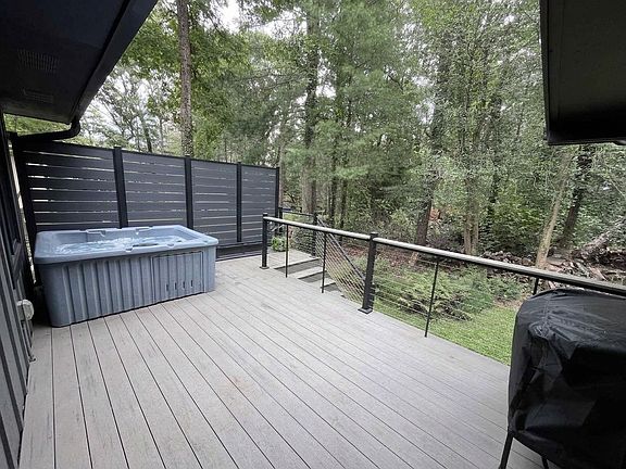3rd image of 35 Wildwood Cir