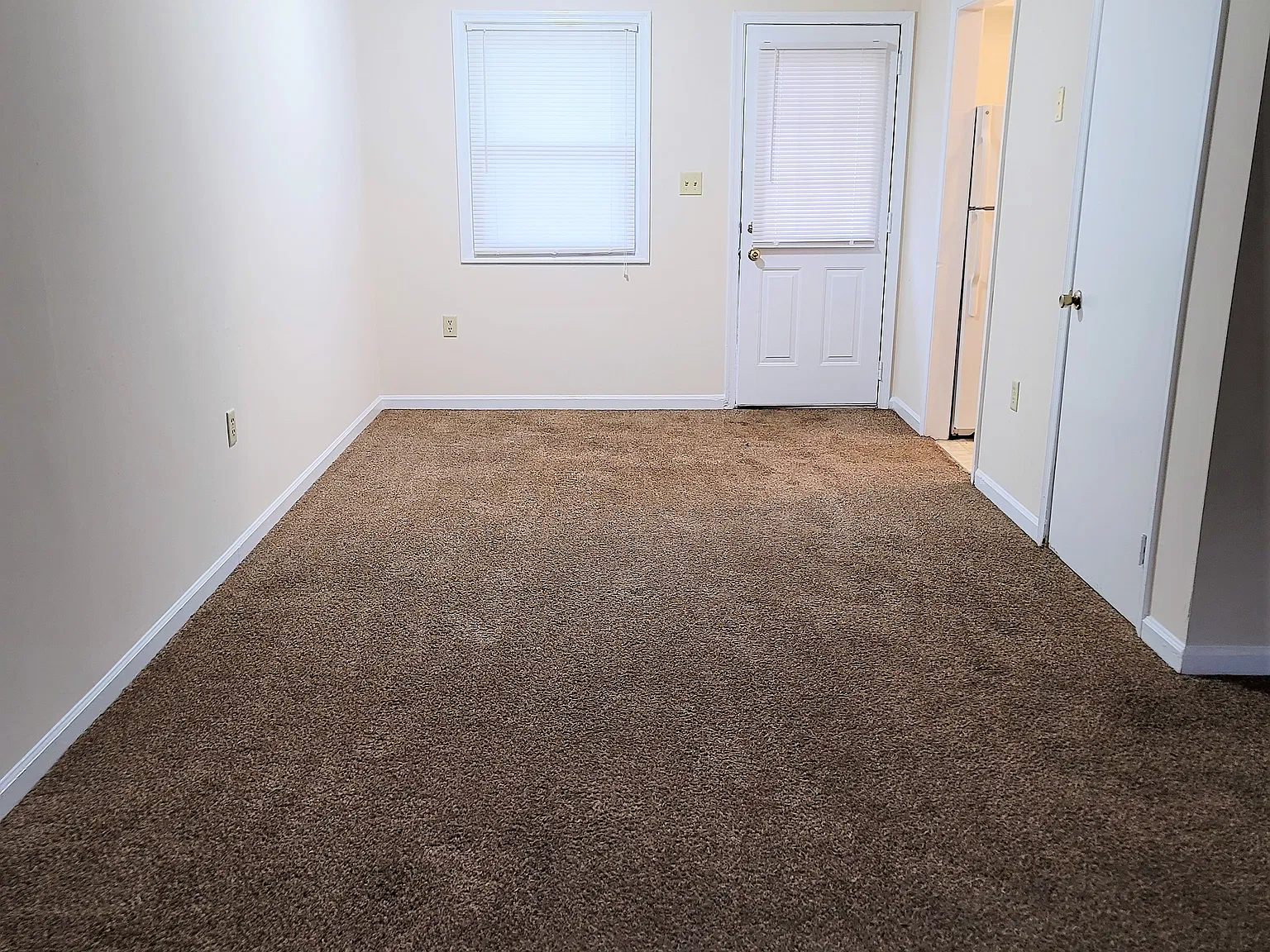 206 Clay St Apt A Salisbury — Photo 4