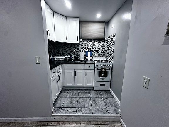 4th image of 880 E 45th St Floor 2