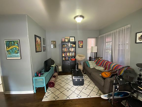 3rd image of 4864 N Rockwell St APT 1N