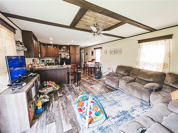 3rd image of 127 Kimball Ln