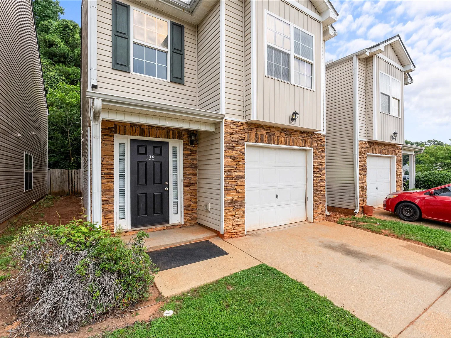 3 bed, 2.5 bath, 1524 sqft, $1,525 — Photo 3