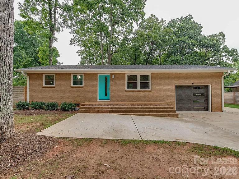 5646 Oak Dr — Photo 3