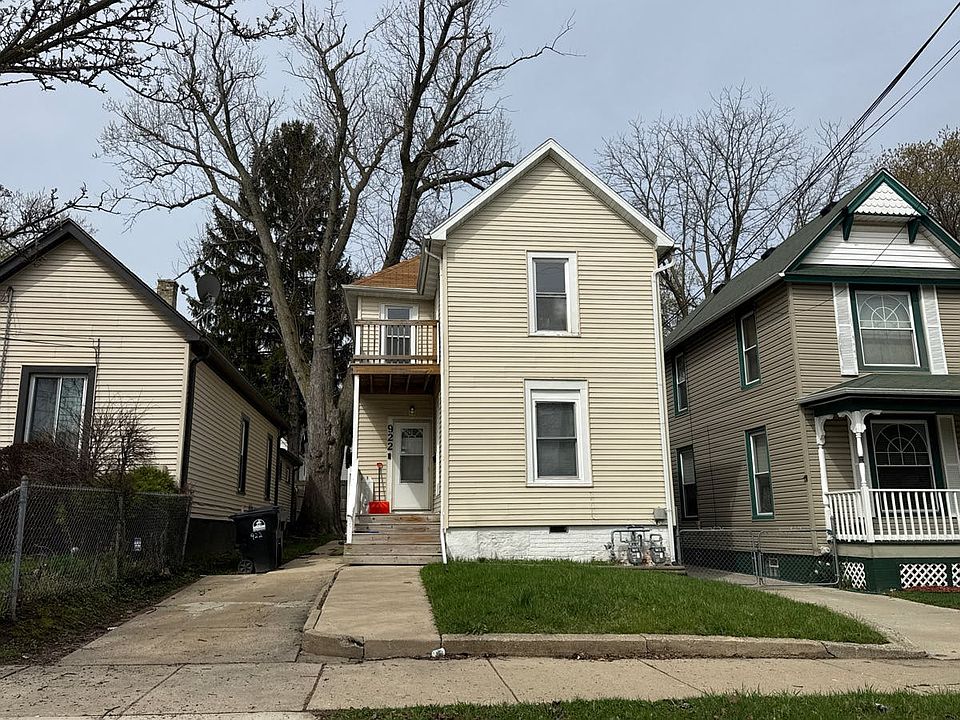 1st image of 922 Racine St