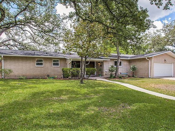 2nd image of 434 Rockhill Dr