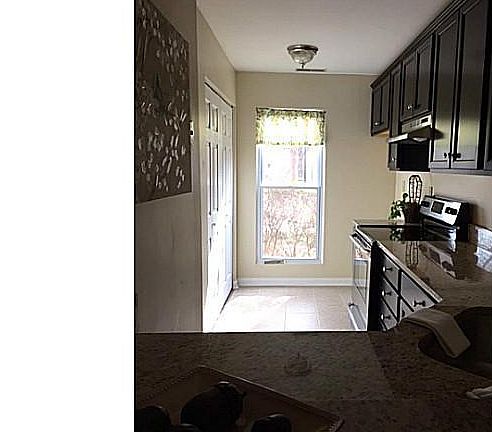 5th image of 225 Village Ln