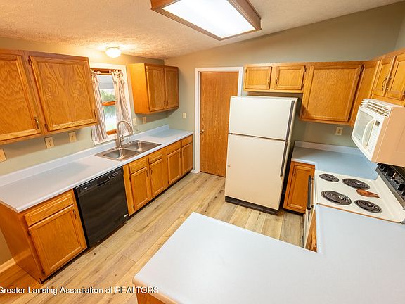 4th image of 3651 Plains Rd