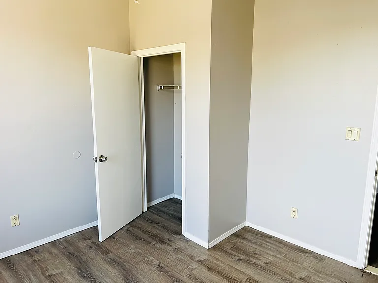 1109 Walton Ave #5 — Photo 4