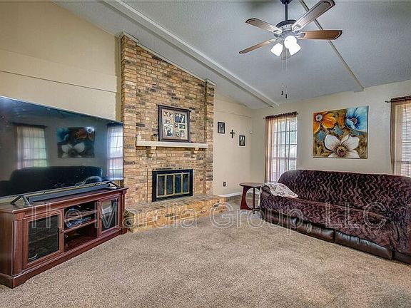 5th image of 2106 Briarmeadow Dr