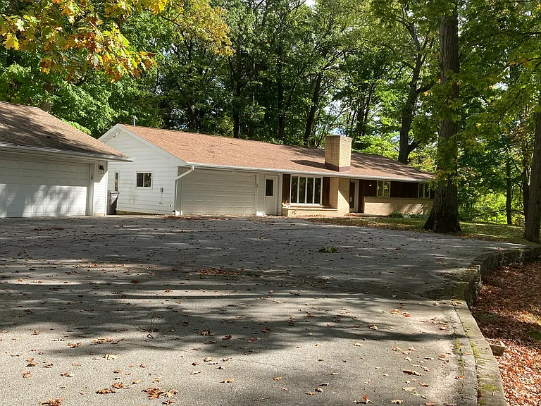 N Overland Rd — Photo 38