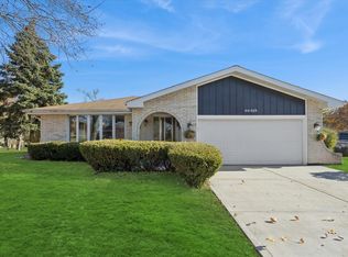 9S525 Allison Ct, Willowbrook, IL 60527