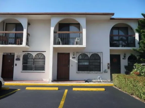 1082 W 79th St #25, Hialeah, FL 33014