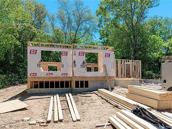 4th image of 5 Robin Hollow Ln