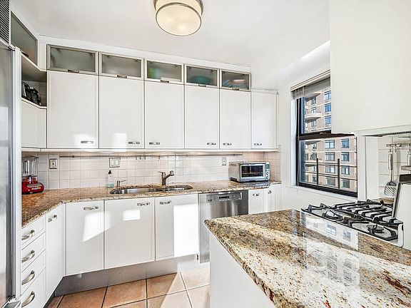 4th image of 345 E 69th St APT 16F