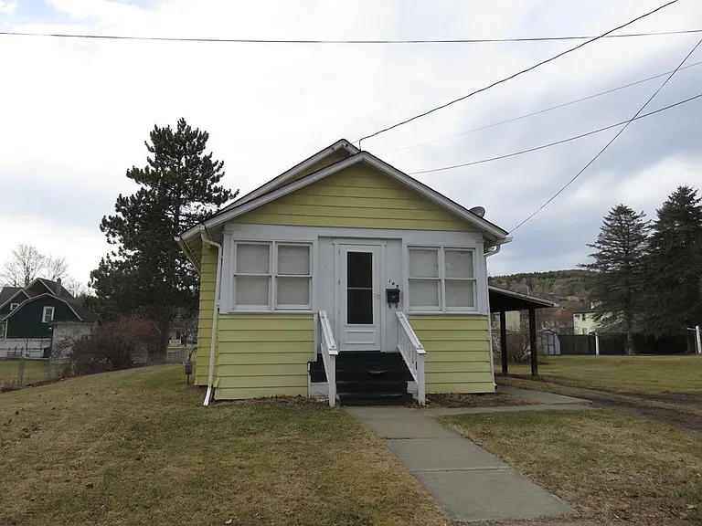 105 Wilbur St — Photo 2