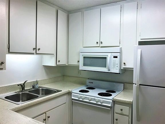 5th image of 4600 Lamont St #4