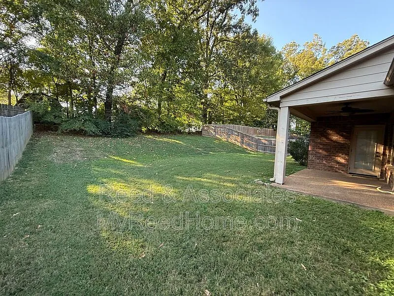 3 bed, 2.0 bath, 1462 sqft, $1,895 — Photo 3