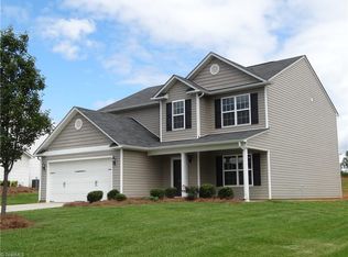 842 Leach Ave, Thomasville, NC 27360