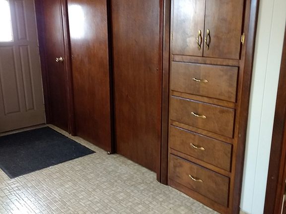 Built-in storage
dining room