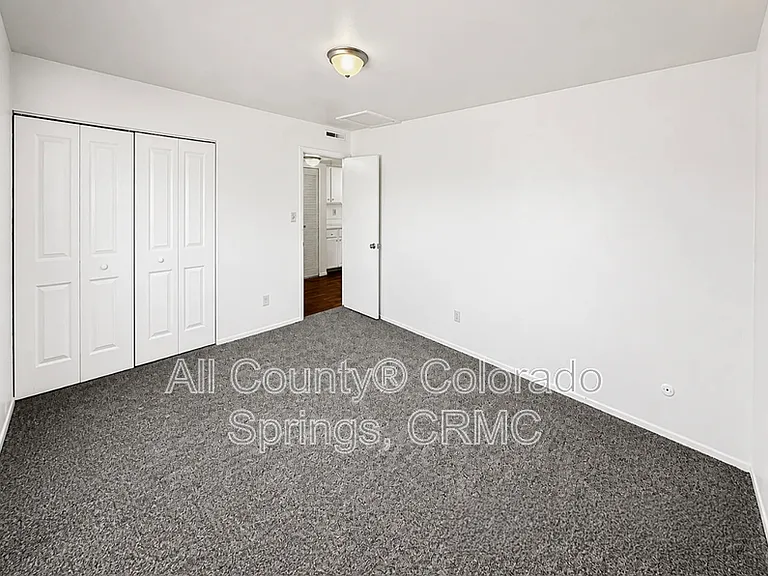 1105 Cree Dr #4 — Photo 12