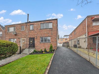 1040 E 233rd Street, Bronx, NY, 10466
